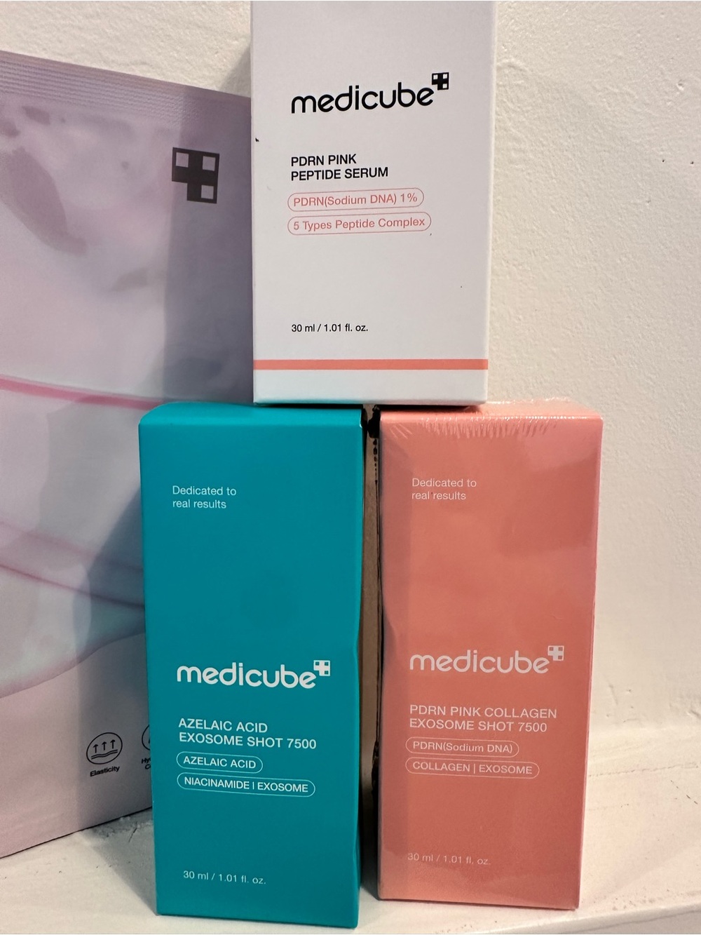🔥NEW in box | 4-piece Medicube beauty bundle - Picture 2 of 6